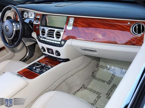 Used 2016 Rolls-Royce Dawn RWD image 21