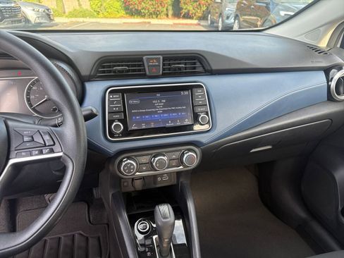 Used 2025 Nissan Versa SV image 17