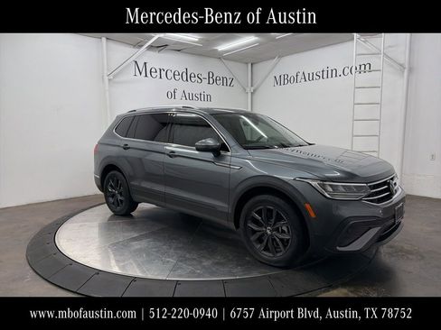 Used 2024 Volkswagen Tiguan SE w/ Panoramic Sunroof Package image 1