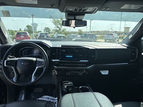 Used 2023 Chevrolet Silverado 1500 LT Trail Boss w/ LT Trail Boss Premium Package AWD/4WD image 12