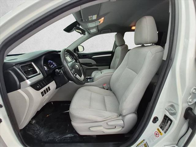 Used 2017 Toyota Highlander LE FWD image 15