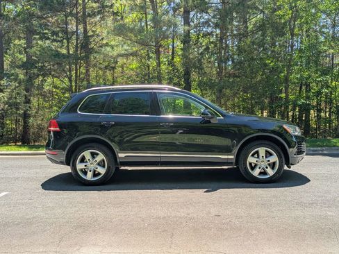 Used 2014 Volkswagen Touareg TDI AWD/4WD image 11