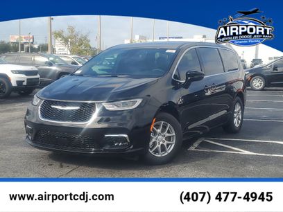 New 2026 Chrysler Pacifica Select