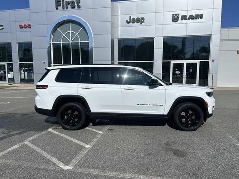 Used 2023 Jeep Grand Cherokee L Altitude AWD/4WD image 2