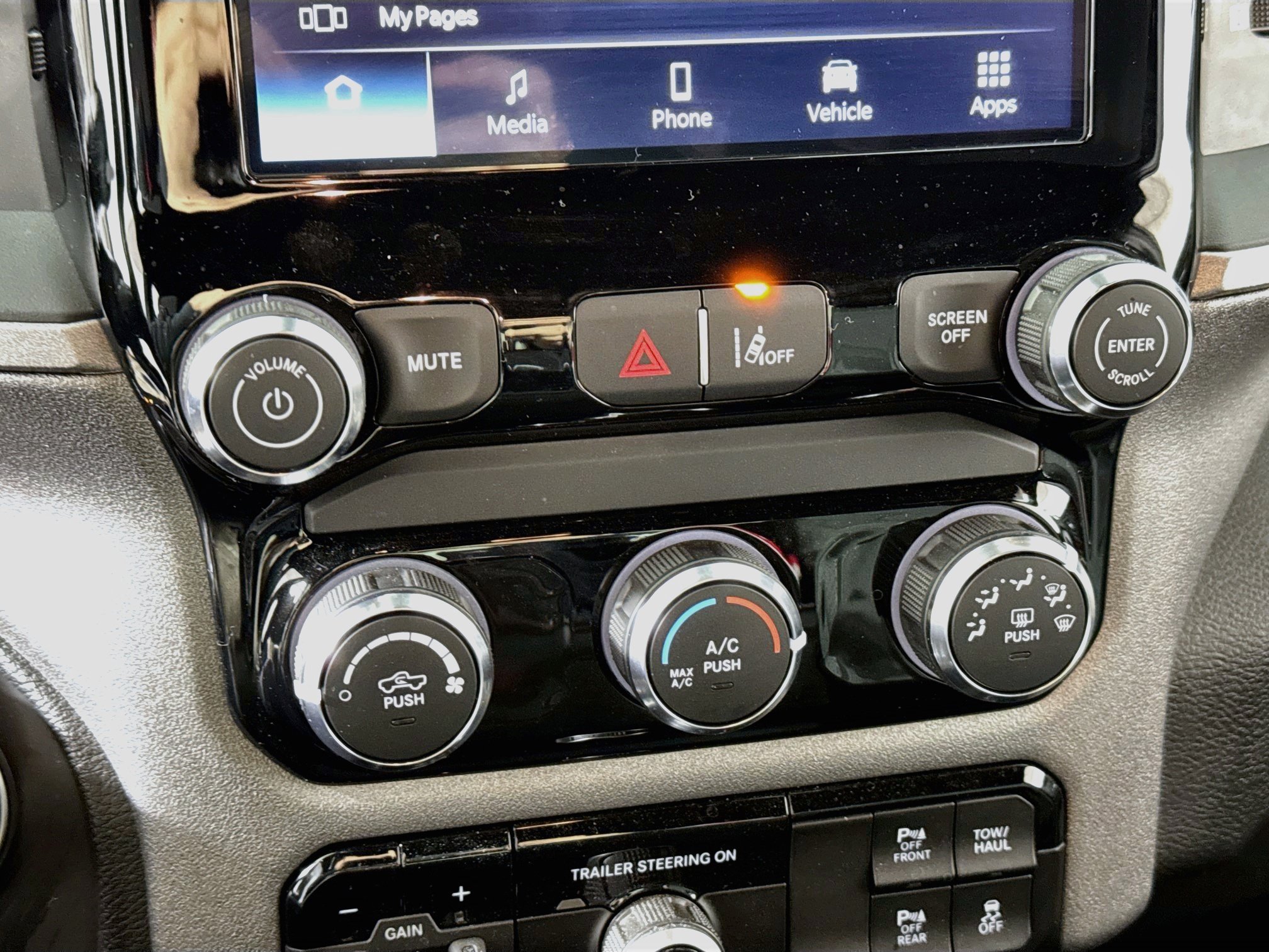 Used 2025 RAM 1500 Tradesman w/ Night Edition AWD/4WD image 18