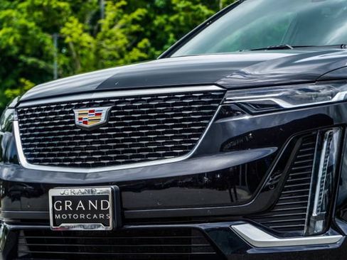 Used 2024 Cadillac XT6 Premium Luxury FWD image 2