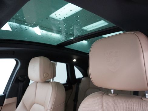 Certified 2023 Porsche Macan Turbo image 24