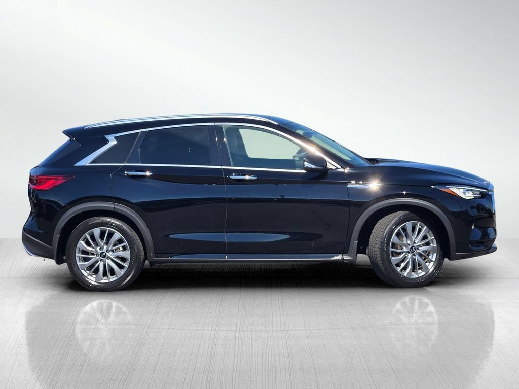 Used 2023 INFINITI QX50 Luxe FWD image 3