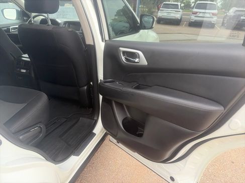 Used 2020 Nissan Pathfinder SV FWD image 14