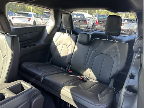 New 2026 Chrysler Pacifica Select image 51