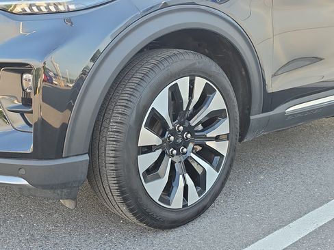 Used 2025 Ford Explorer Platinum w/ LUX Leather Package AWD/4WD image 11