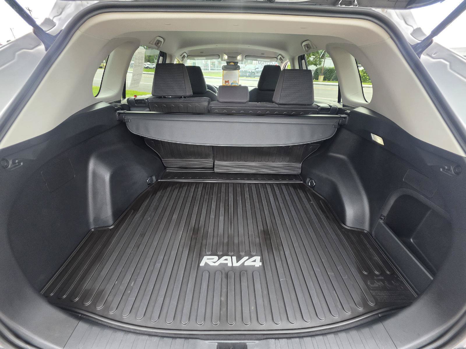 Certified 2023 Toyota RAV4 LE AWD/4WD image 9