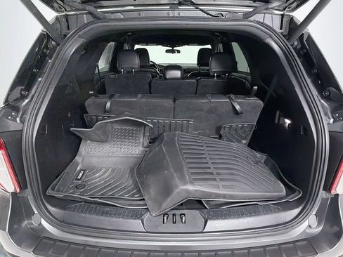 Used 2020 Ford Explorer XLT w/ Equipment Group 202A AWD/4WD image 24