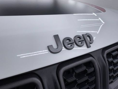 Used 2025 Jeep Compass Trailhawk AWD/4WD image 13
