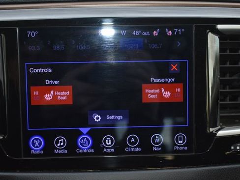 Used 2017 Chrysler Pacifica Touring-L w/ Tire & Wheel Group FWD image 25