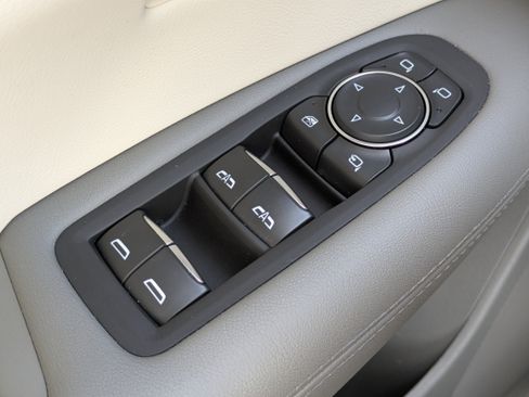 Certified 2024 Cadillac XT5 Premium Luxury FWD image 21