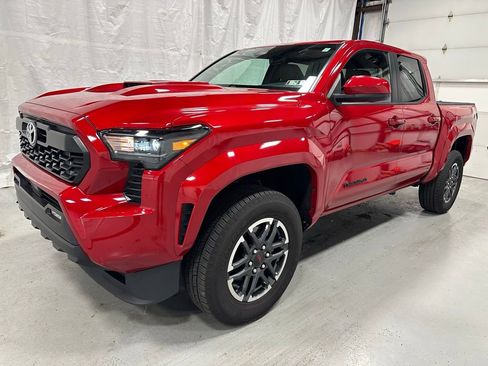 Used 2025 Toyota Tacoma TRD Sport image 3