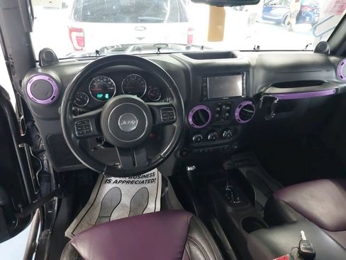 Used 2014 Jeep Wrangler Unlimited Sahara w/ Connectivity Group AWD/4WD image 17