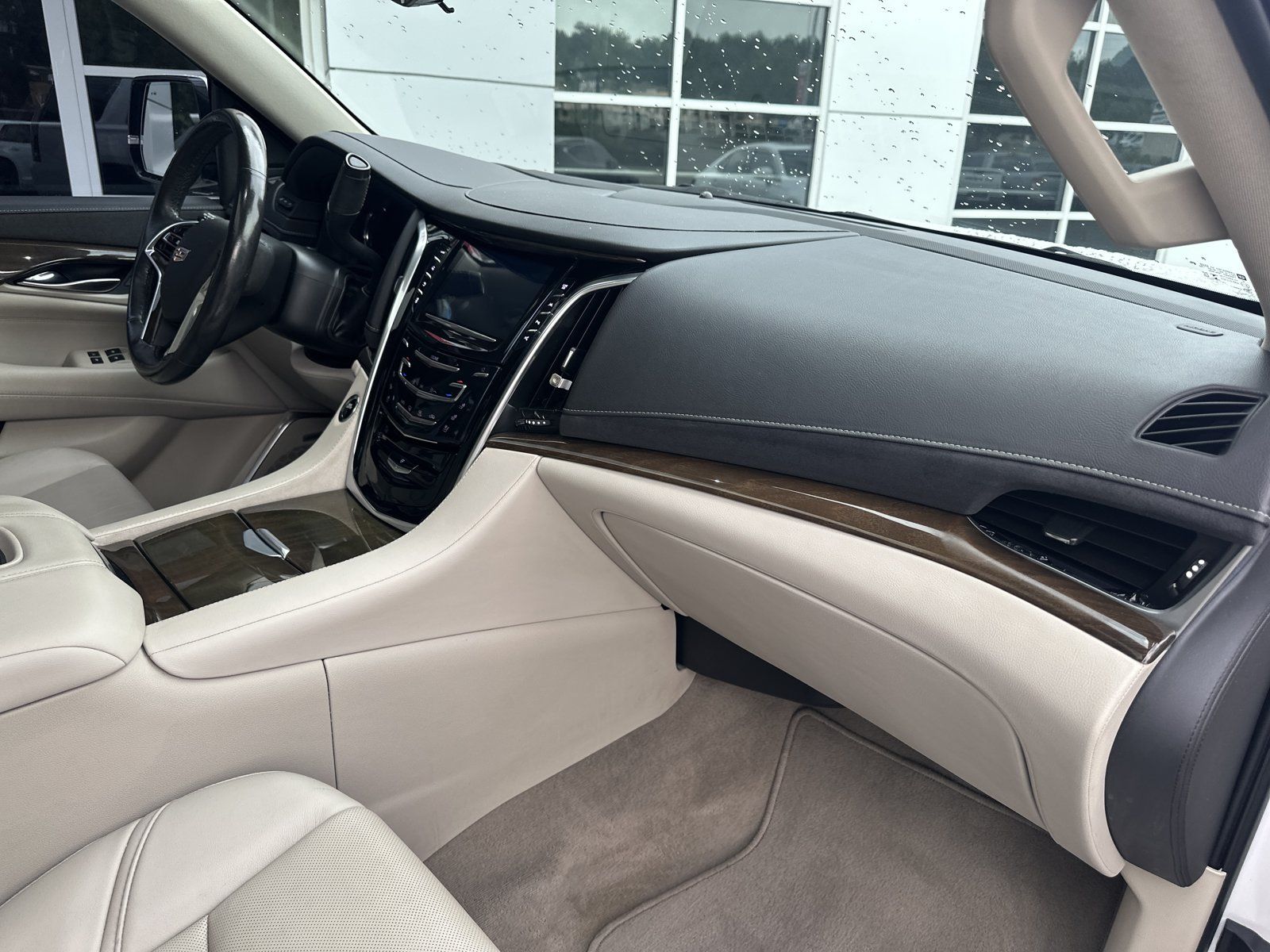 Used 2020 Cadillac Escalade Luxury AWD/4WD image 29