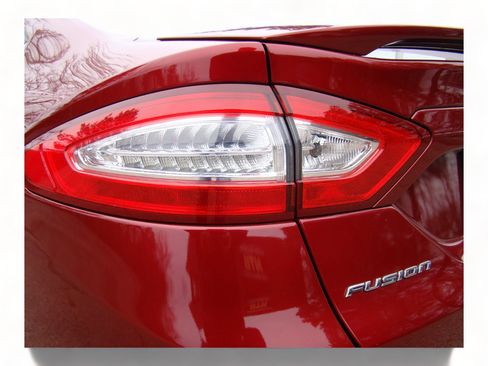 Used 2019 Ford Fusion Titanium image 26