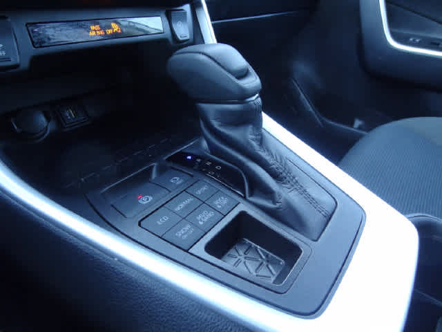Used 2025 Toyota RAV4 LE AWD/4WD image 24