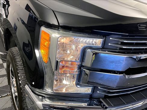 Used 2017 Ford F250 Lariat w/ Lariat Ultimate Package image 28