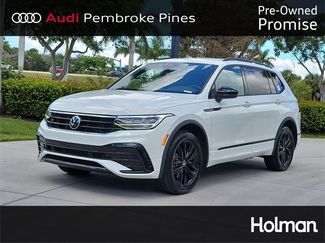 Used 2022 Volkswagen Tiguan SE R-Line image 1