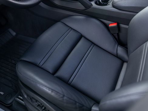 Certified 2025 Porsche Cayenne image 38