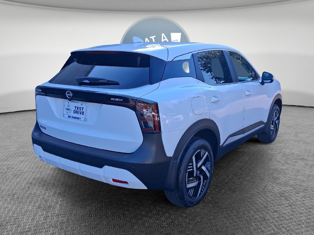 Used 2025 Nissan Kicks SV FWD image 3