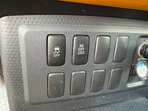 Used 2009 Toyota FJ Cruiser 4WD image 12