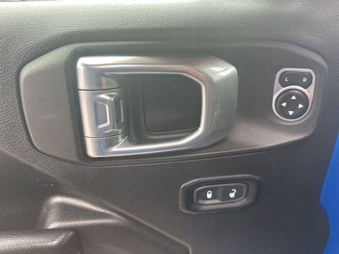 Used 2021 Jeep Gladiator Sport AWD/4WD image 16
