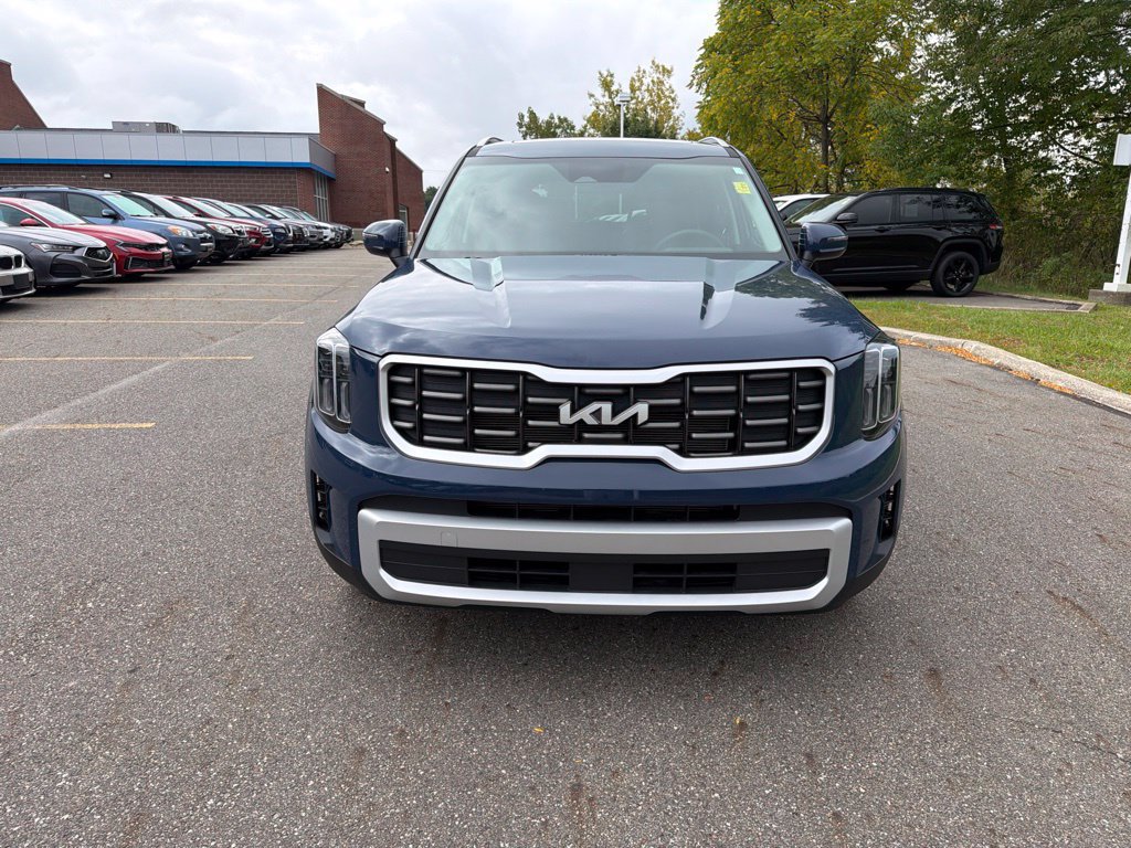 Used 2025 Kia Telluride S FWD image 4