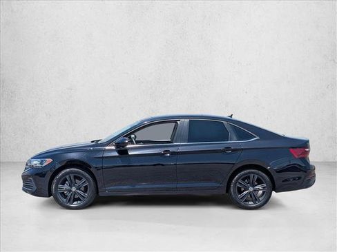 Used 2024 Volkswagen Jetta SE w/ Panoramic Sunroof Package FWD image 9