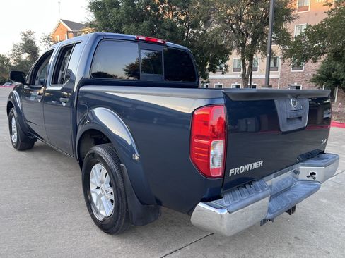 Used 2019 Nissan Frontier SV image 5