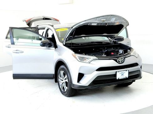 Used 2018 Toyota RAV4 LE w/ All Weather Liner Package AWD/4WD image 9