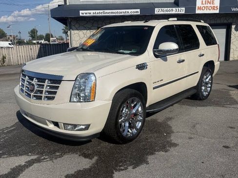 Used 2011 Cadillac Escalade Luxury AWD/4WD image 1