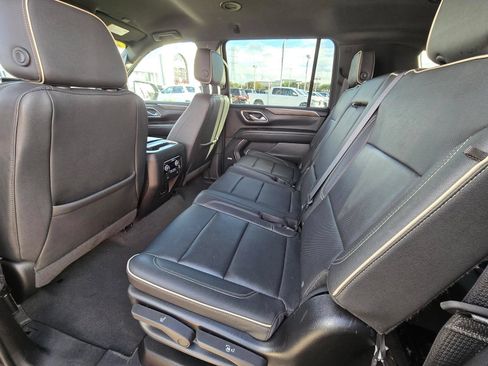 Used 2024 Chevrolet Suburban Premier AWD/4WD image 7