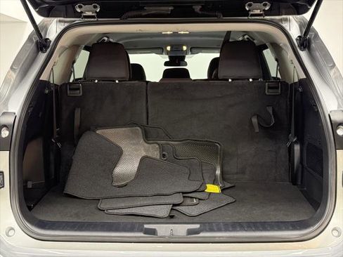 Certified 2023 Toyota Highlander L image 11