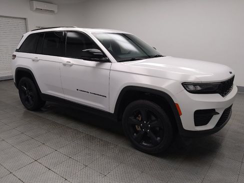 Used 2023 Jeep Grand Cherokee Altitude AWD/4WD image 11