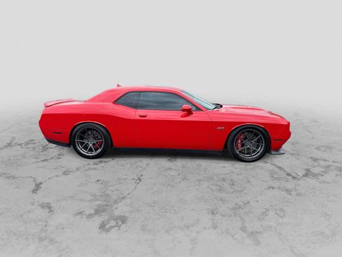 Used 2016 Dodge Challenger SRT w/ Technology Group RWD image 9