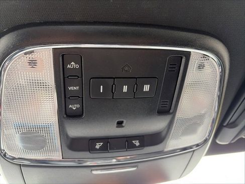 Used 2018 Dodge Charger GT image 28