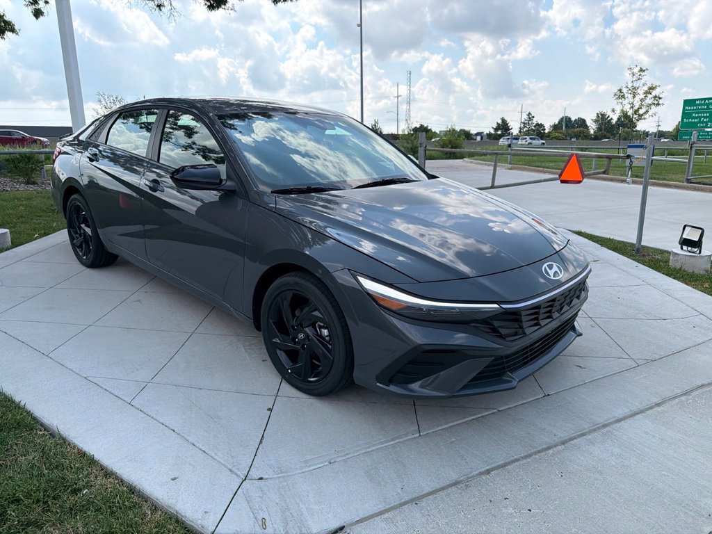 New 2026 Hyundai Elantra SEL FWD image 7