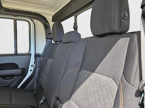 New 2025 Jeep Gladiator Mojave w/ Convenience Group image 15