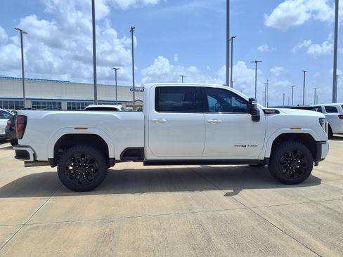 Used 2024 GMC Sierra 2500 AT4 w/ AT4 Premium Plus Package AWD/4WD image 8