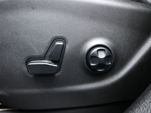 Used 2019 Jeep Cherokee Limited image 10