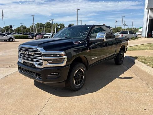Used 2026 RAM 2500 Laramie AWD/4WD image 8