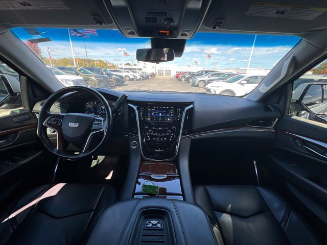 Used 2019 Cadillac Escalade Luxury AWD/4WD image 21