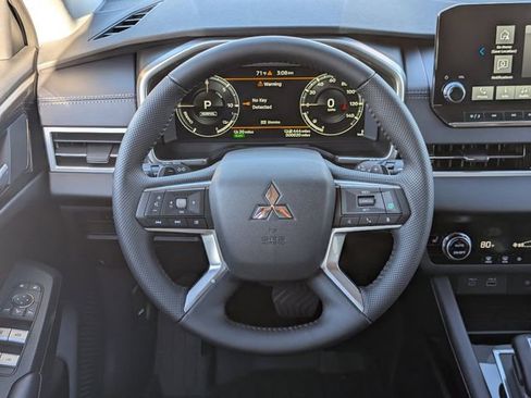 New 2025 Mitsubishi Outlander SE image 18