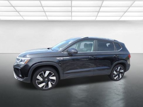 Used 2024 Volkswagen Taos SEL AWD/4WD image 3