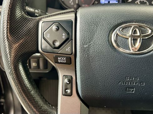 Used 2019 Toyota Tacoma TRD Sport image 18